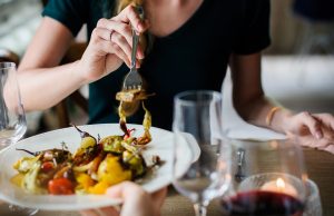 Your Guide to Eating Healthy Out at a Restaurant