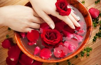 How To Make Flower Face Mask At Home For Glowing Skin?