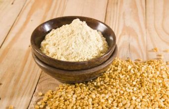 10 Natural Besan Face Packs For Clear Skin!