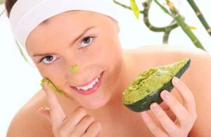 10 Best Homemade Avocado Face Packs!