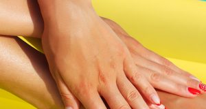 14 Best Home Remedies To Remove Tan From Hands!